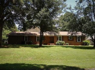 8810 Holiday Dr, Charlotte, NC 28215