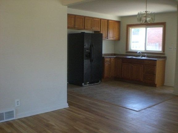 3rd image of 28860 Bohn St