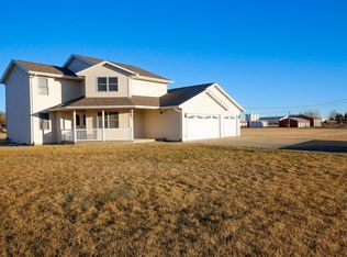 710 Otter Creek Dr, Milledgeville, IL 61051