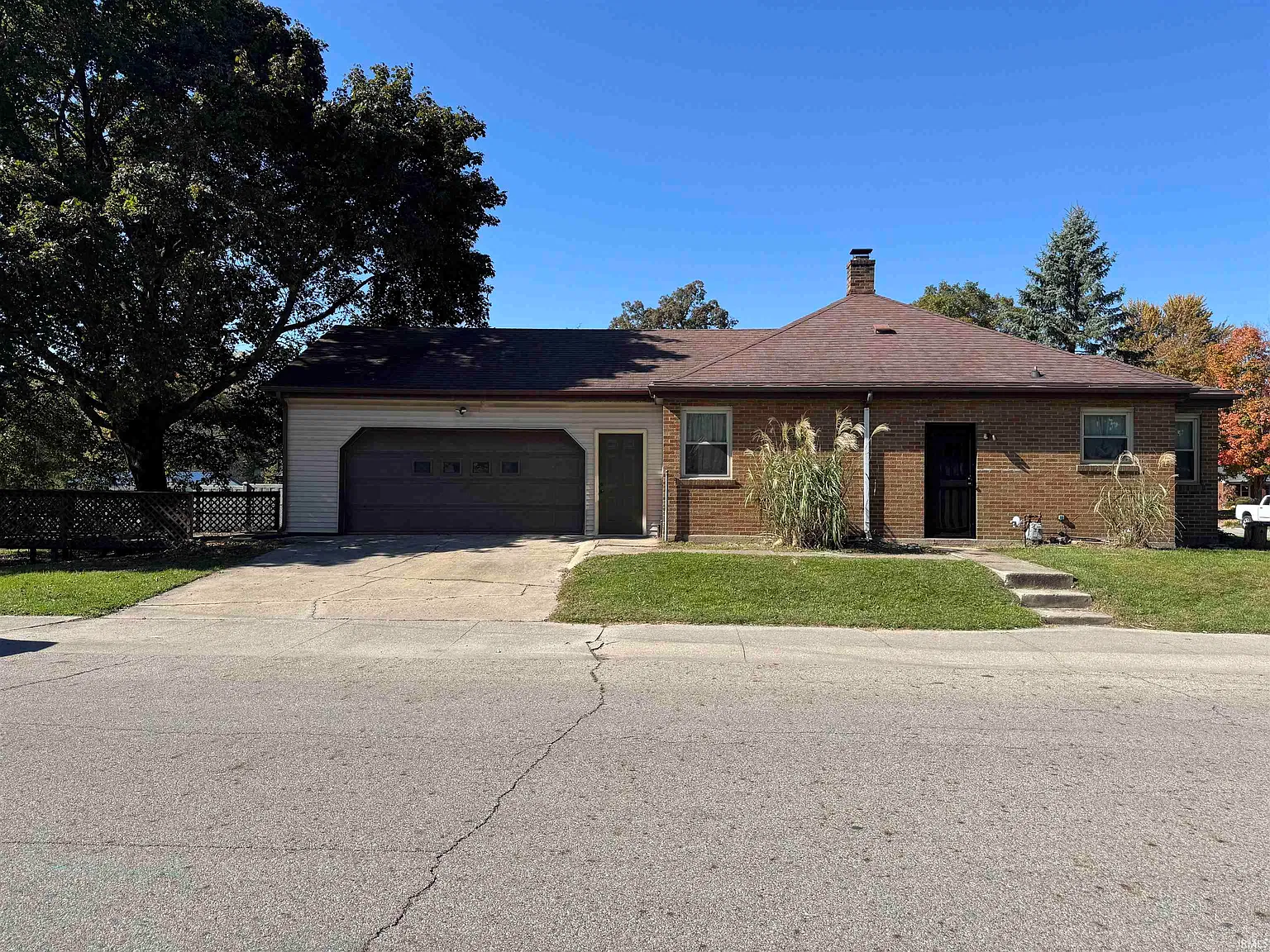 2 bed, 1.0 bath, 881 sqft, $1,100 — Photo 2