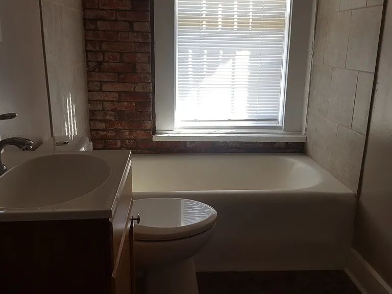 303 1/2 S Osage — Photo 9
