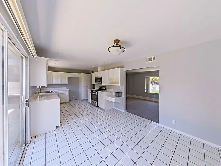 617 E Avenida San Juan — Photo 11