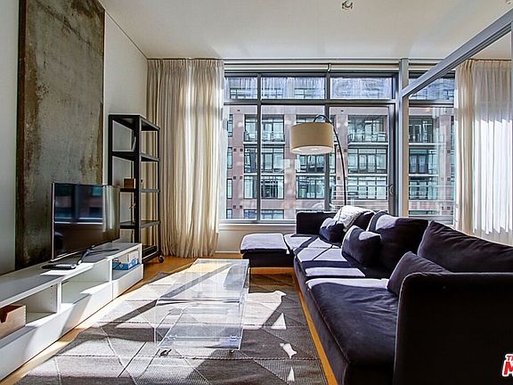 4th image of 1100 S Hope St APT 1013
