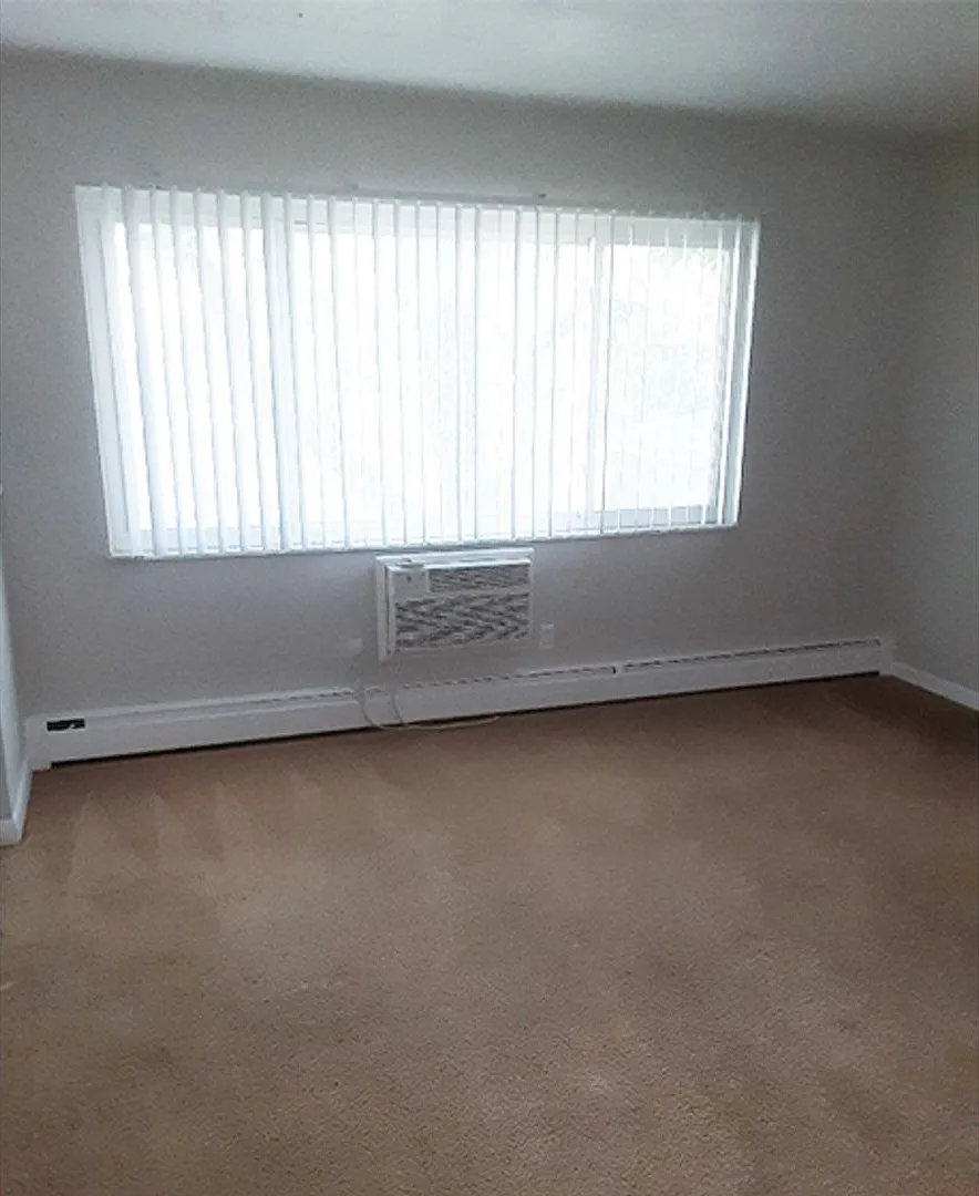 Senator Place — Photo 2