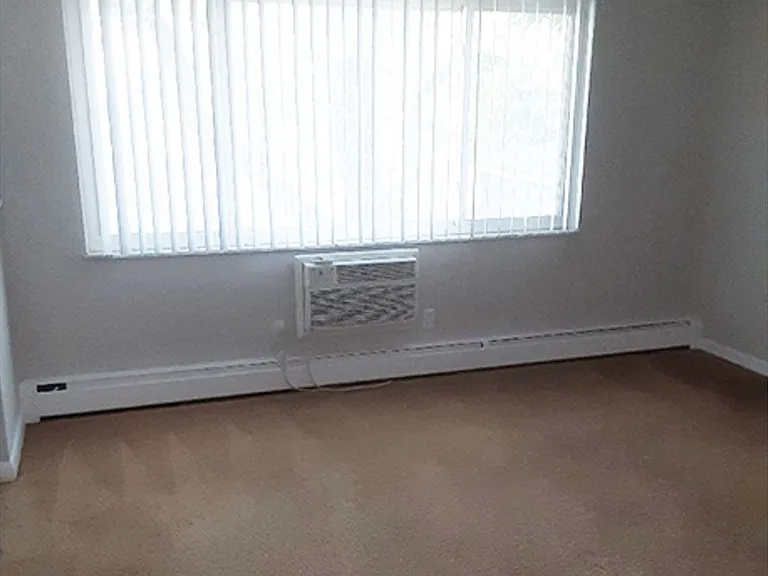 249 Senator Pl — Photo 2