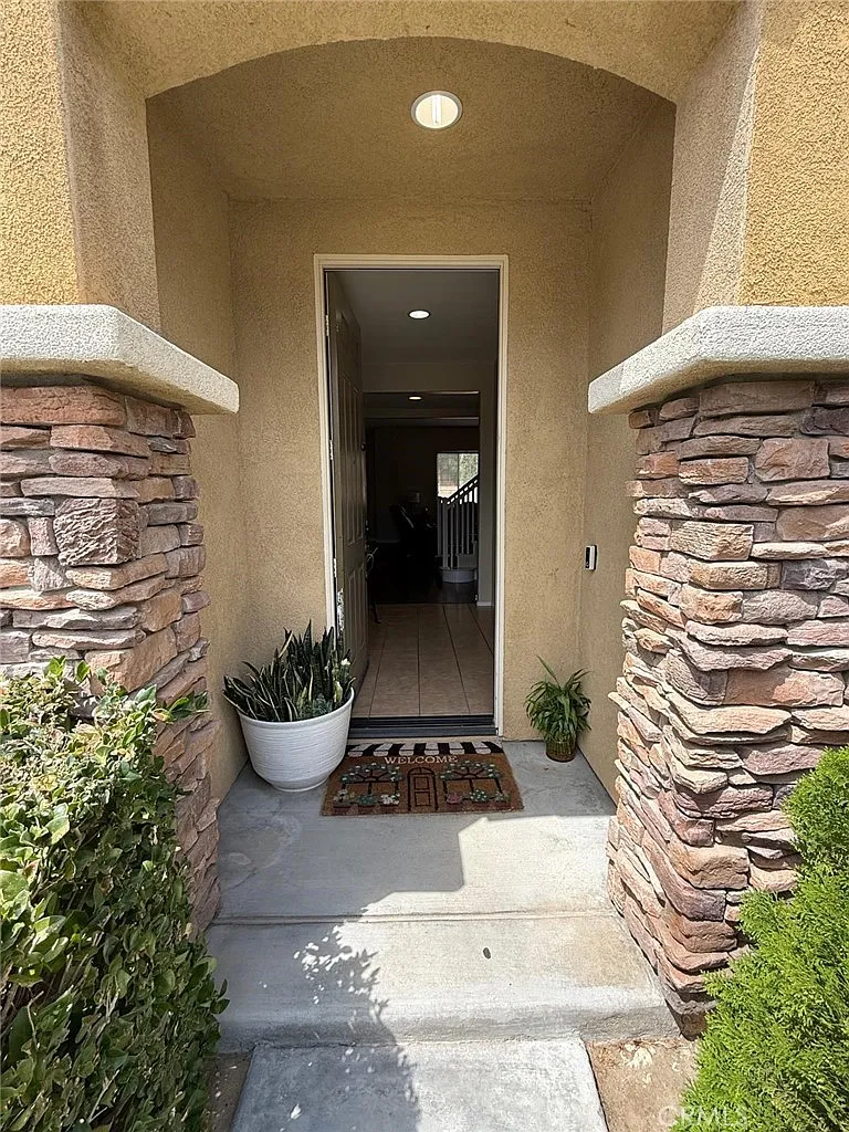 3 bed, 2707 sqft, $3,500 — Photo 3