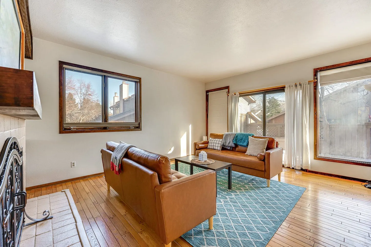 4 bed, 2.0 bath, 1851 sqft, $3,935 — Photo 2