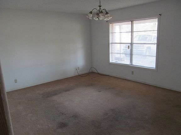 2nd image of 3006 Leopard Dr
