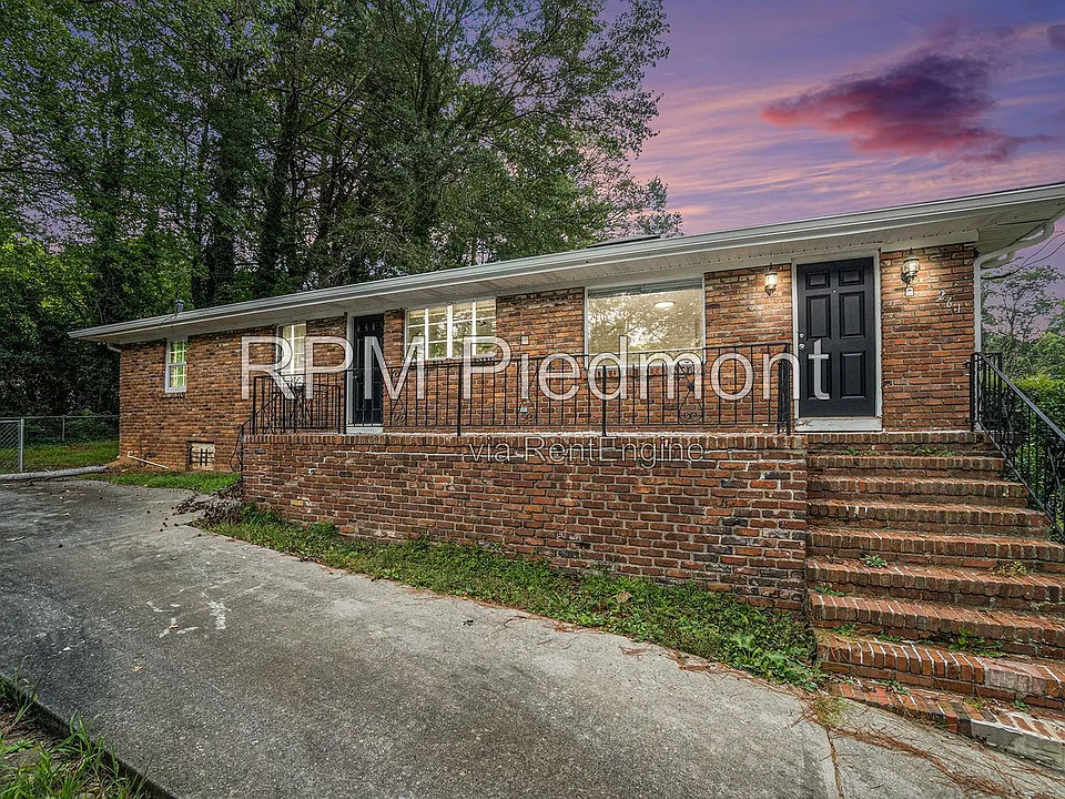 261 Holly Rd NW