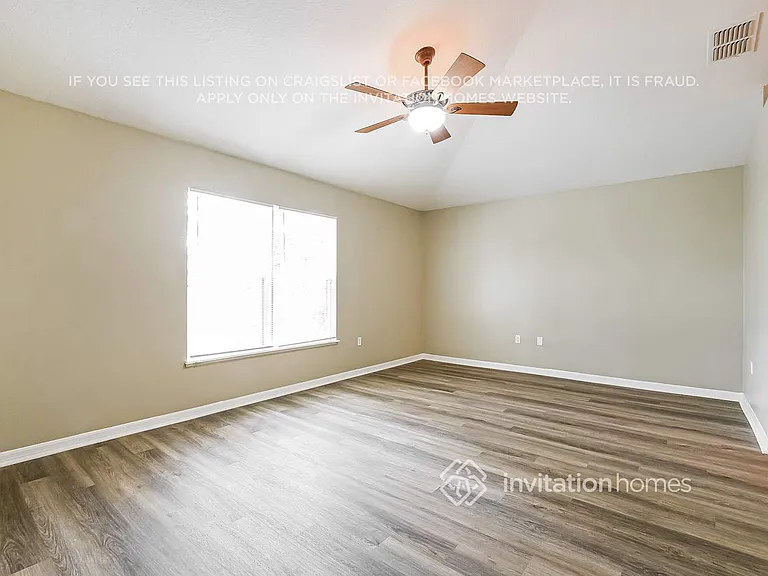 688 Red Pepper Loop — Photo 8