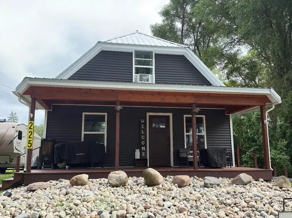 225 Center St, Six Lakes, MI 48886
