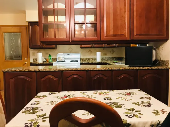 8557 W Winnemac Ave APT 2, Chicago, IL 60656