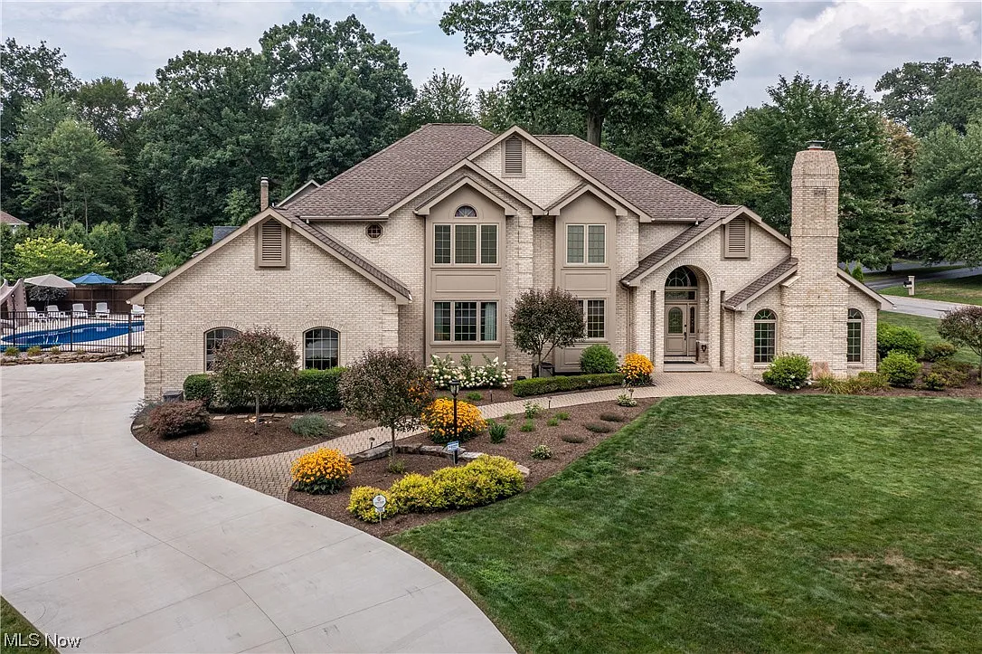 266 Hunters Hollow Dr SE photo 1