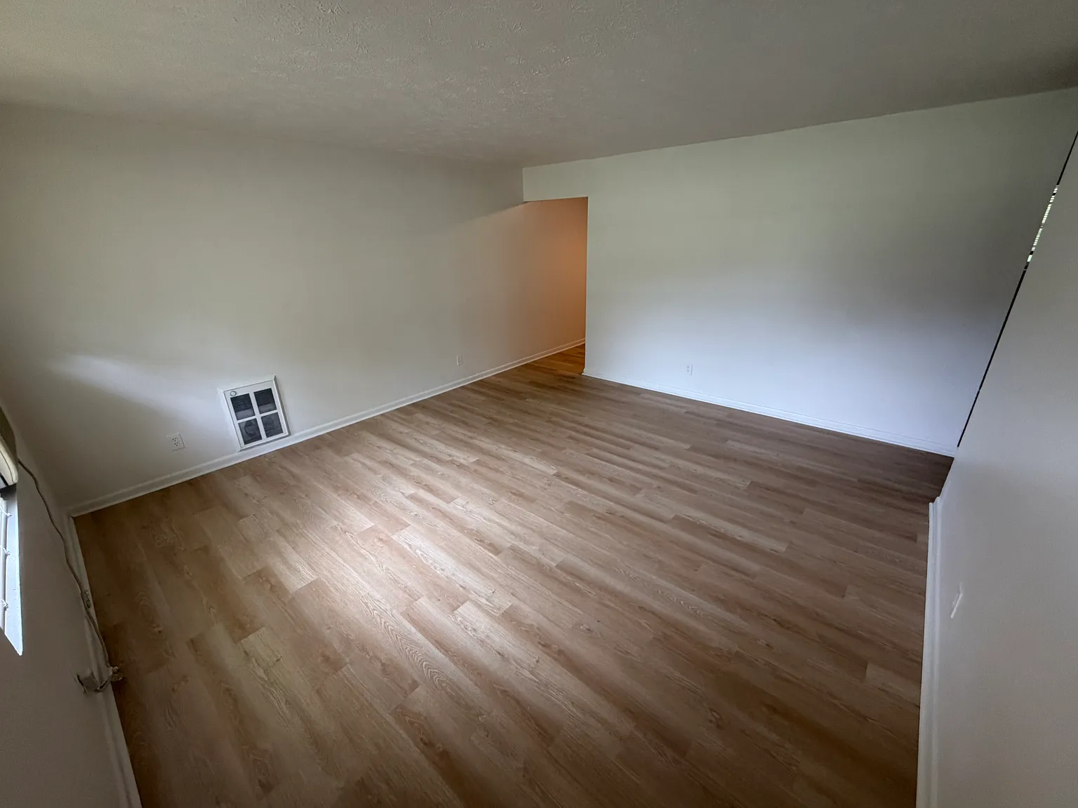2 bed, 900 sqft, $1,400 — Photo 2