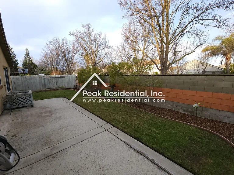 2727 Hinton Cir — Photo 24