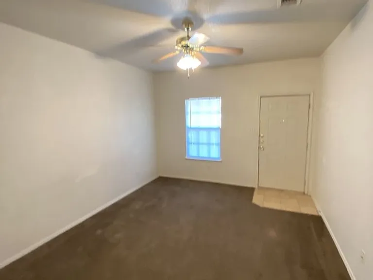 315 Janelle Dr — Photo 4
