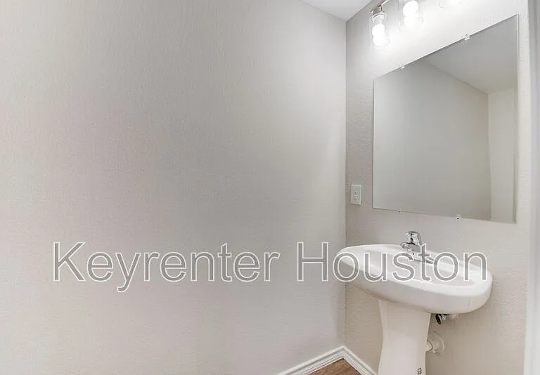 8203 Woodlyn Rd #C — Photo 50