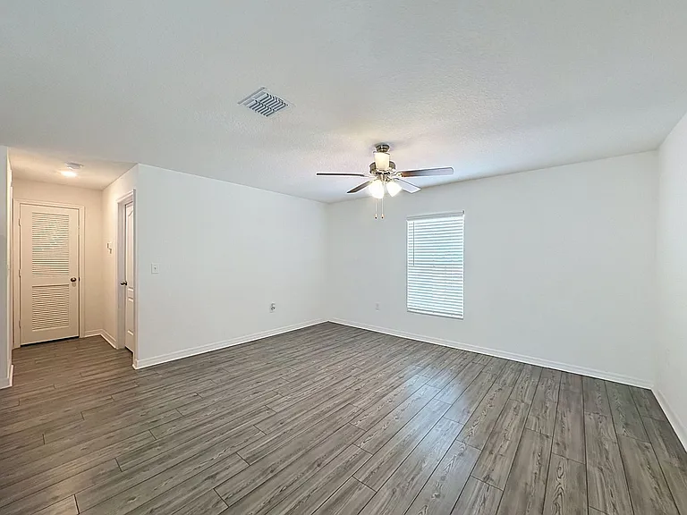 1407 Hillsborough Way — Photo 5