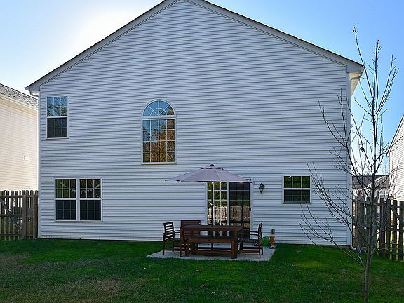 2nd image of 1024 Marcus St