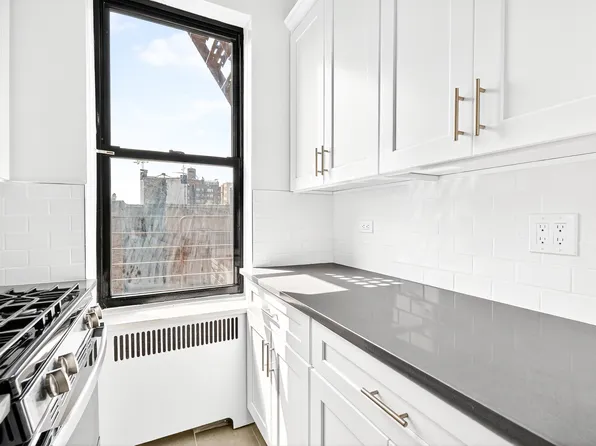 190 East Mosholu Parkway South image 16 of 36