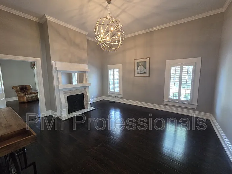 401 E Main St — Photo 10