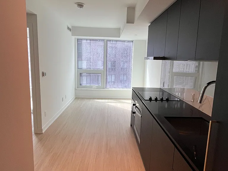 8 Wellesley St W #901 — Photo 2