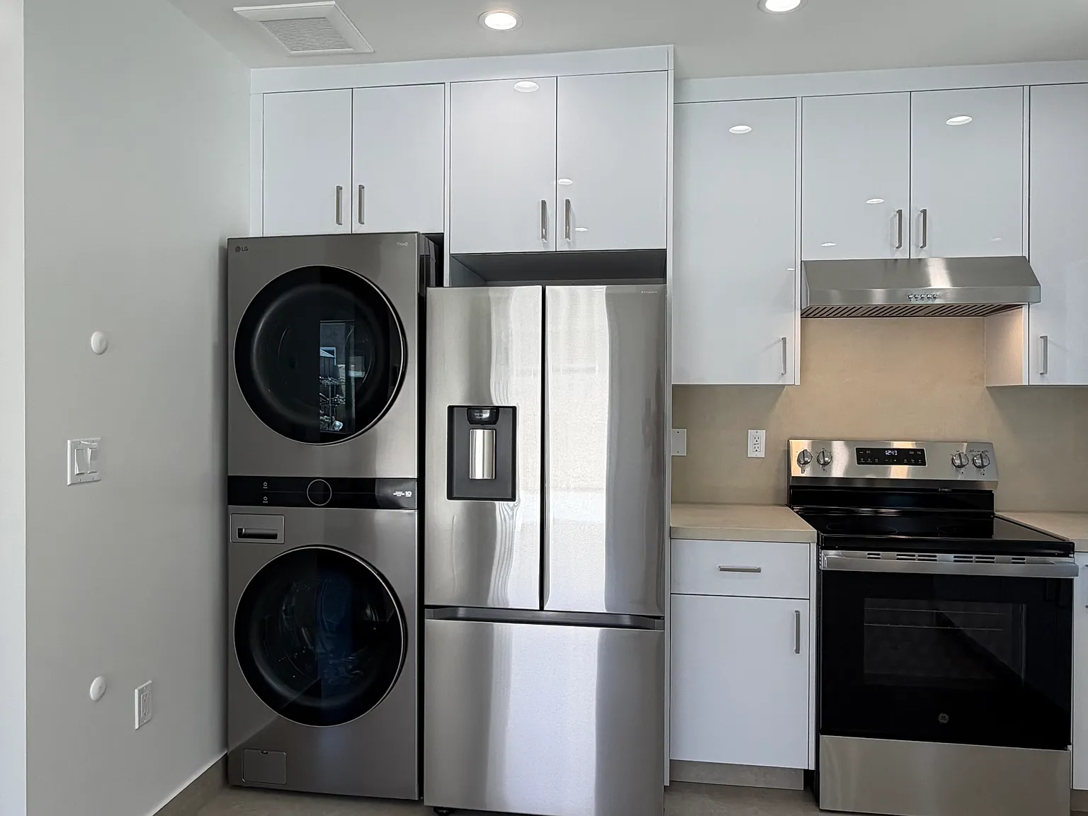 1 bed, 420 sqft, $2,200 — Photo 4