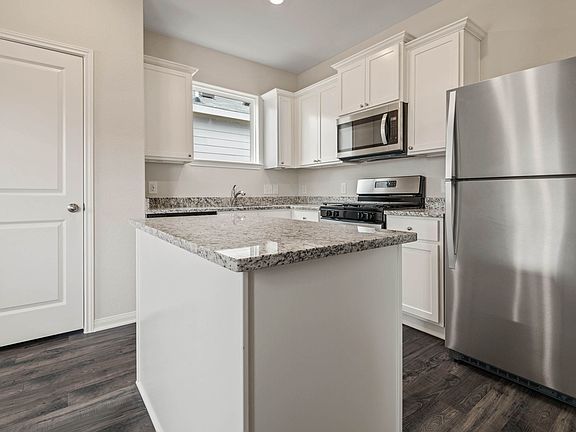 Chef-ready kitchen with a island