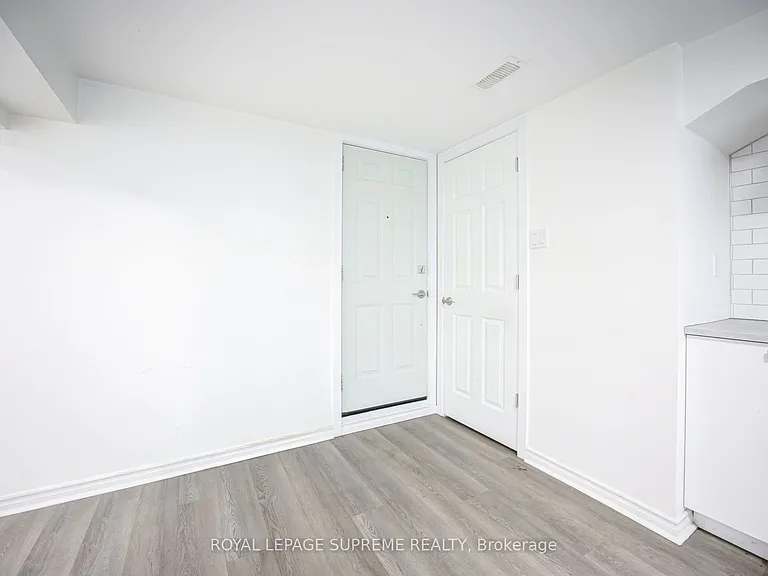 27 Dalrymple Dr — Photo 2