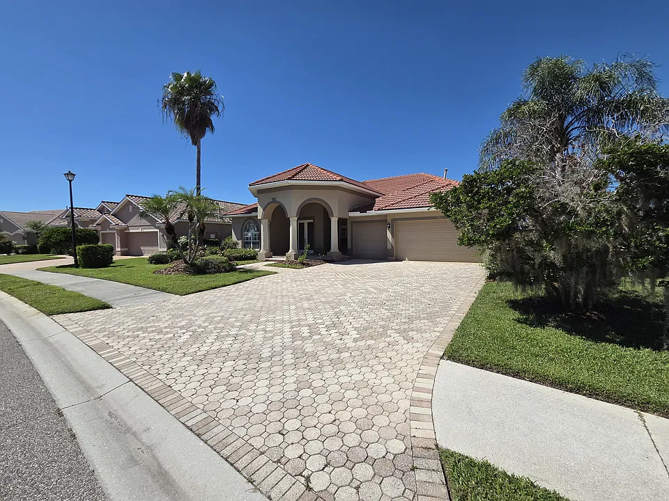 7531 Camden Harbour Dr