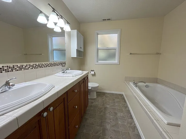 3615 NW Lansbrook Ter — Photo 35