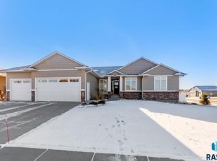 6301 E Jasper Cir, Sioux Falls, SD 57110