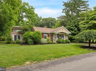 1445 Robinhood Rd, Meadowbrook, PA 19046