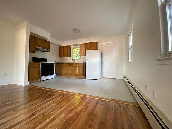 5th image of 28 Fairmount Ave