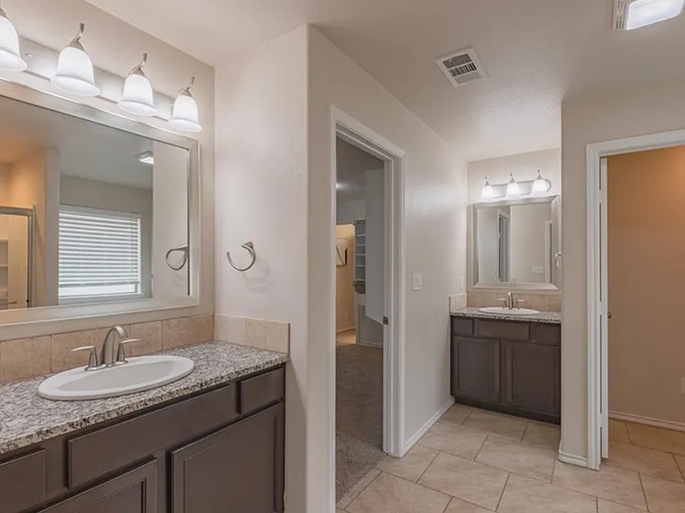 6706 Yellow Rose Ct — Photo 8
