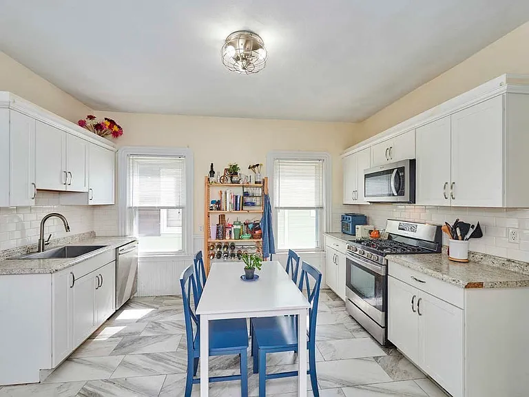 48 Wordsworth St #2 — Photo 3