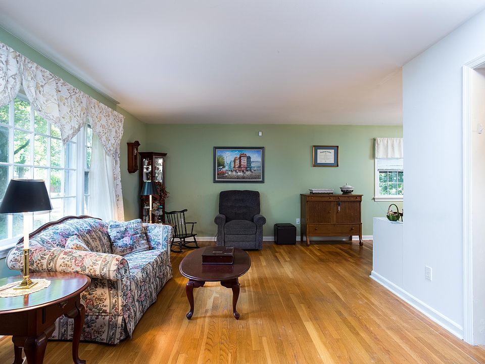 2nd image of 156 Bret Harte Dr