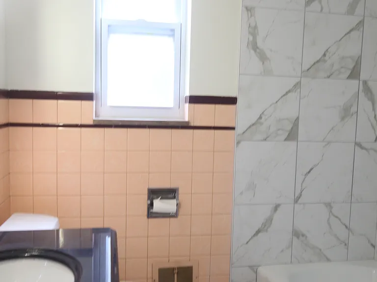 2467 Woodward Ave — Photo 5