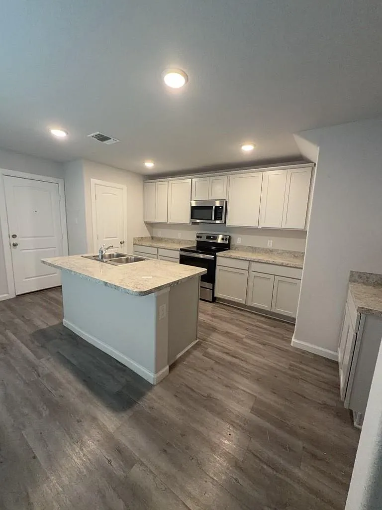 2 bed, 2.5 bath, 1012 sqft, $1,400 — Photo 2
