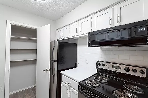 City Crest Apartments — Photo 3