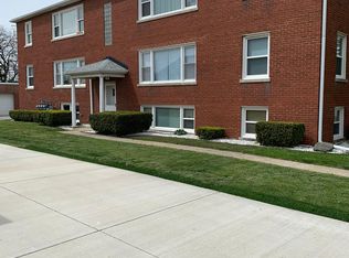 4906 Riverside Dr #2F, La Grange, IL 60525