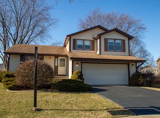 746 Cardinal Ln, Elk Grove Village, IL 60007
