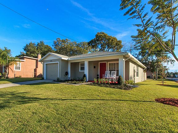Front Exterior / Front Yard