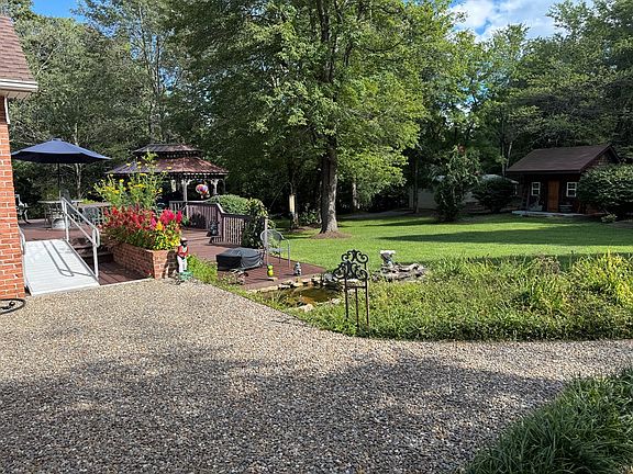5th image of 276 Rebecca Dr