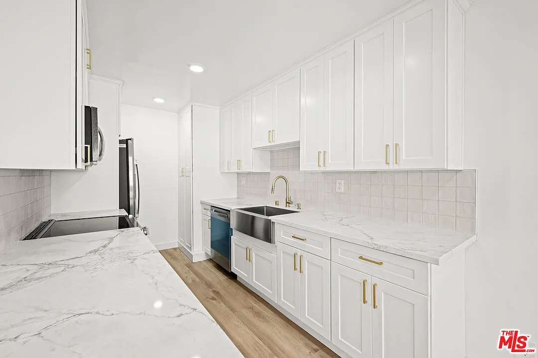 2 bed, 2.0 bath, 1400 sqft, $6,150 — Photo 2