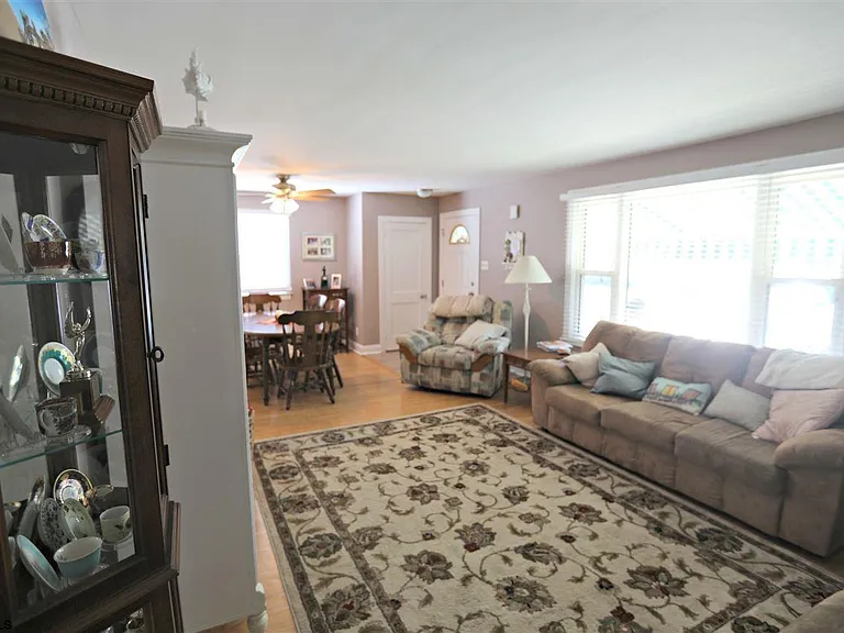411 N Delavan Ave — Photo 8