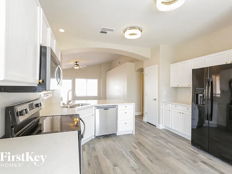 8630 W Shaw Butte Dr — Photo 7