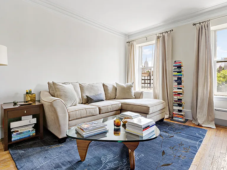 306 W 4th St #E3 — Photo 6