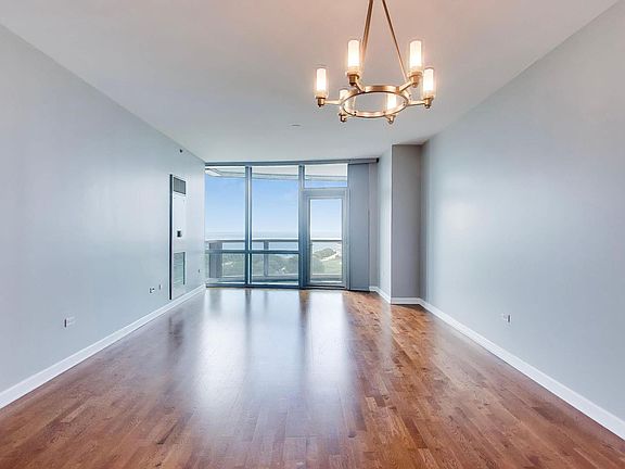 4th image of 1211 S Prairie Ave #1203