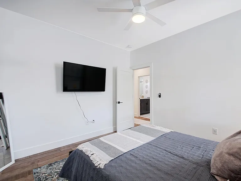 413 W Odell St #1 — Photo 33